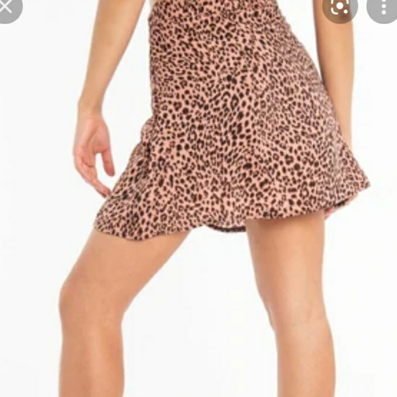Francesca's Collections Dresses & Skirts - Francesca's Size L, Rose Pink (Animal Print) Tieredoro Skirt